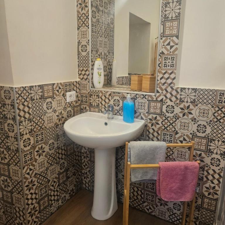 Guest House Quartieri Centro Storico - Appartamento con 2 Camere da Letto - 18