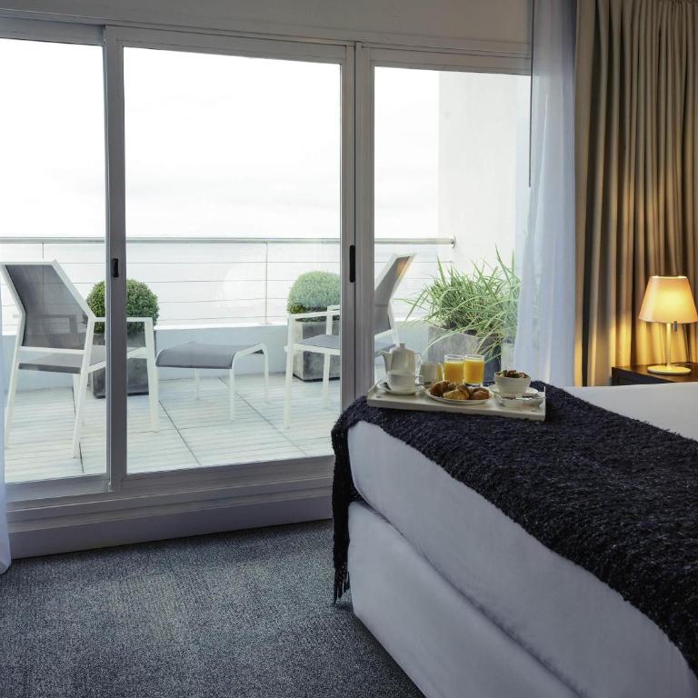 Mercure Montevideo Punta Carretas - Junior Suite with Queen Bed and Balcony - 1