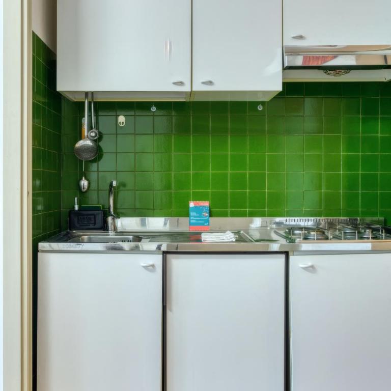 Bright Apartment near Vatican City by RHR - Appartamento con Vista Piscina - 12