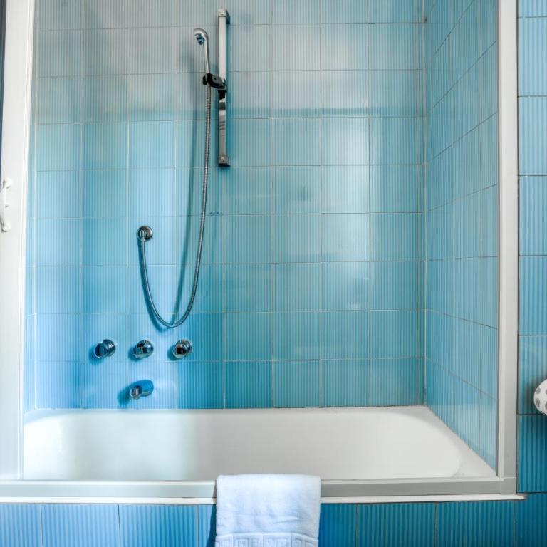 Bright Apartment near Vatican City by RHR - Appartamento con Vista Piscina - 14