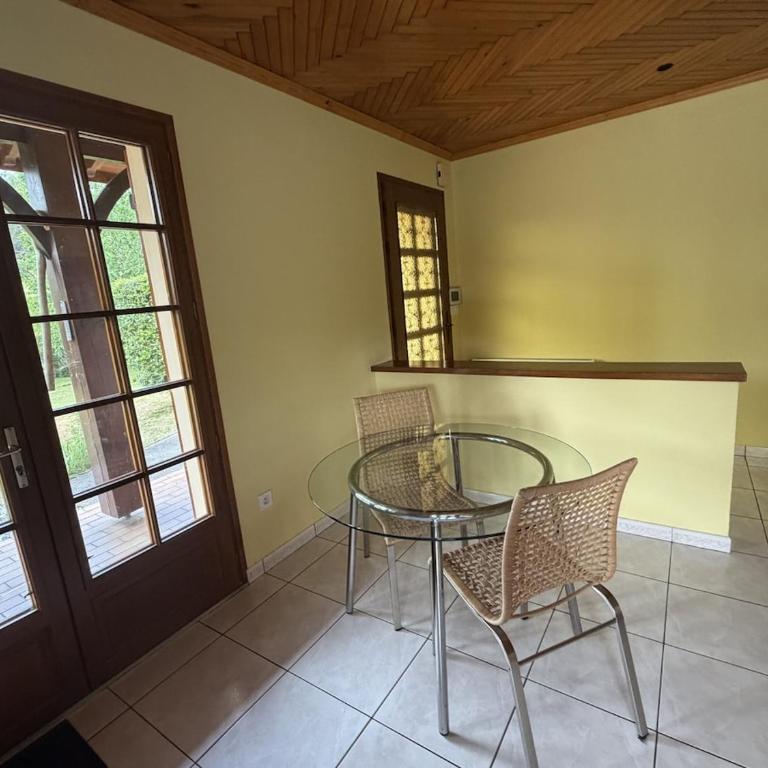 La Maison des Châtaigniers 3 chambres , terrasse , jardin à 5 min des lacs - Haus mit 3 Schlafzimmern - 2