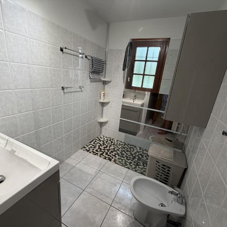 La Maison des Châtaigniers 3 chambres , terrasse , jardin à 5 min des lacs - Haus mit 3 Schlafzimmern - 8