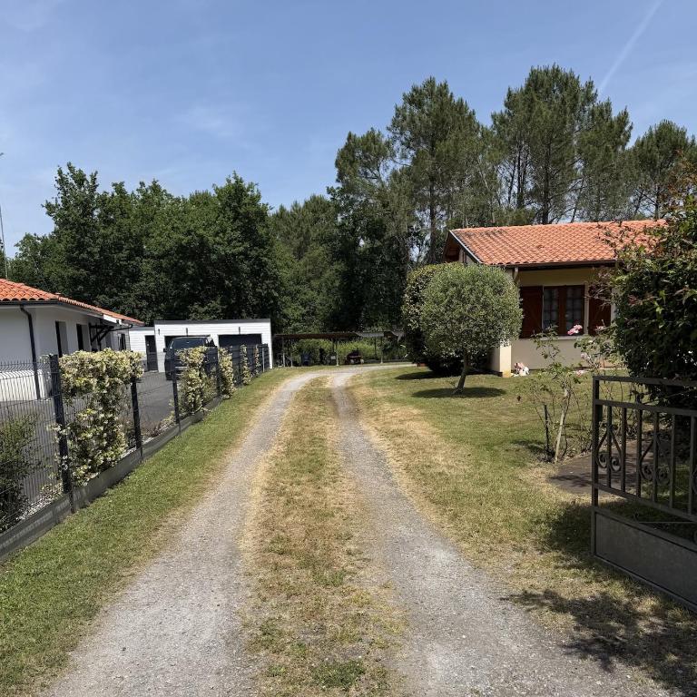 La Maison des Châtaigniers 3 chambres , terrasse , jardin à 5 min des lacs - Haus mit 3 Schlafzimmern - 23