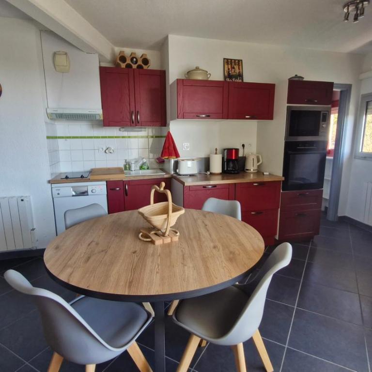 Grand T3 face au port avec sa terrasse , parking privatif - Two-Bedroom Apartment - 7