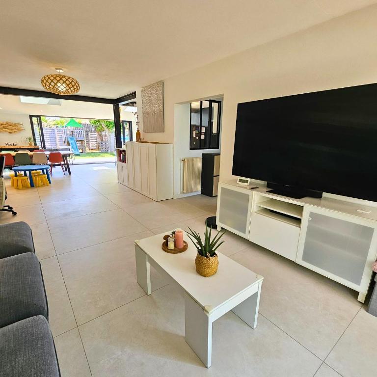 Villa Famille - Piscine - Centre - Jardin - Villa 3 Chambres - 32