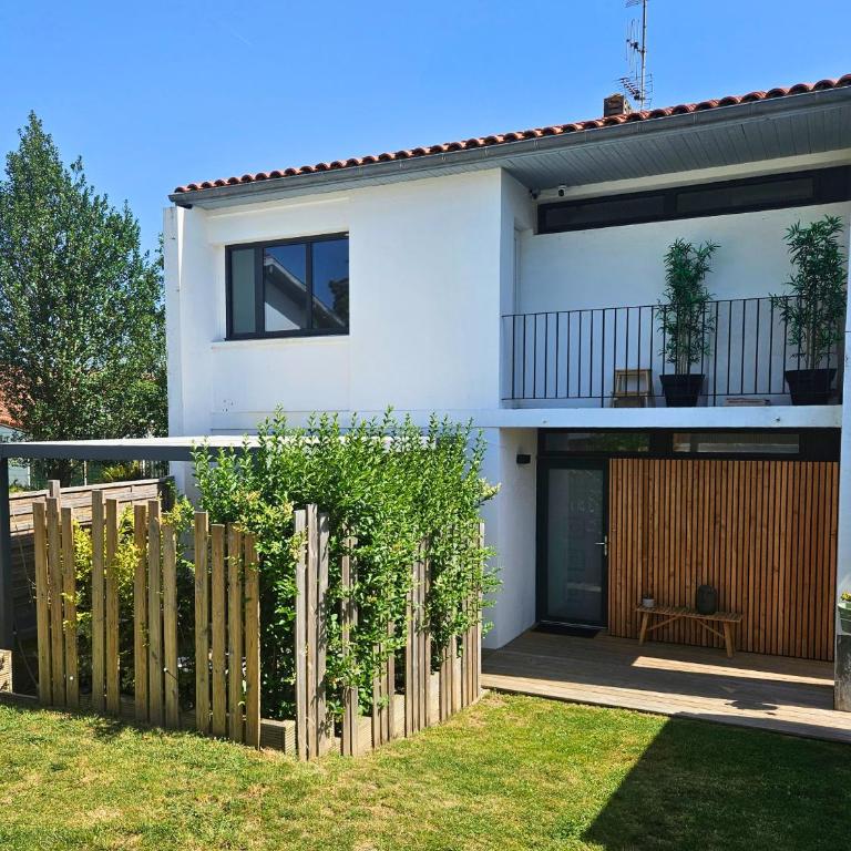 Villa Famille - Piscine - Centre - Jardin - Villa 3 Chambres - 53