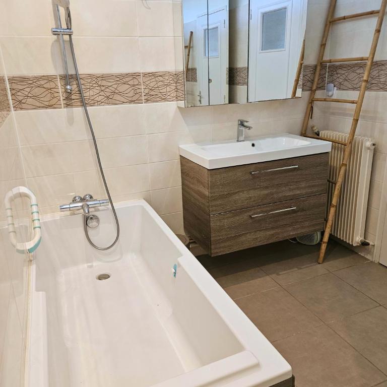 Villa Famille - Piscine - Centre - Jardin - Villa 3 Chambres - 56