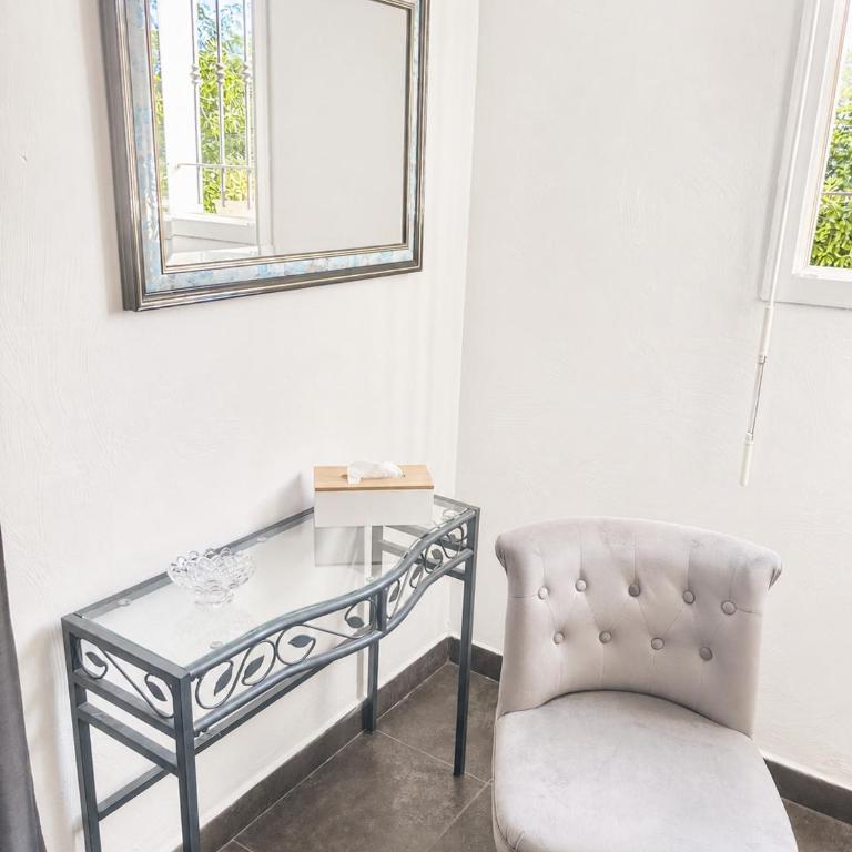 Paisible Rez-de-jardin de villa - Côte d'Azur - Appartement 2 Chambres avec Terrasse - 23