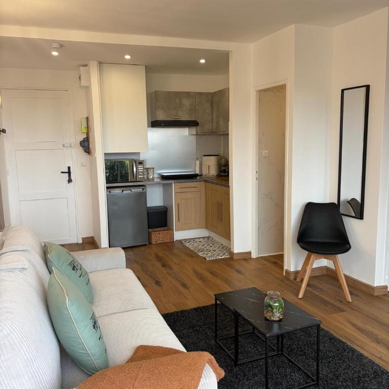 LA KABANA Collioure - Studio avec parking, piscine, balcon vue mer et climatisation a 500 m a pied des plages et du centre - Apartamento de 1 dormitorio - 3