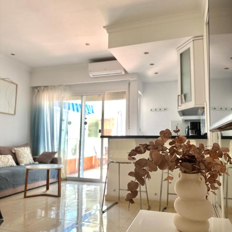 Hotel PYR, Spacious Studio with a Big Terrace - Appartamento Monolocale - 7