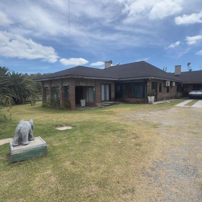 Alquiler Temporada Bella Vista, Maldonado - Casa Deluxe de 4 dormitorios - Frente al mar - 2