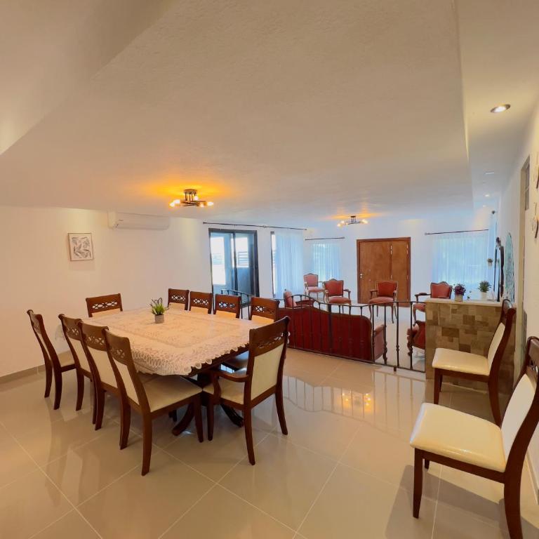 Alquiler Temporada Bella Vista, Maldonado - Casa Deluxe de 4 dormitorios - Frente al mar - 12