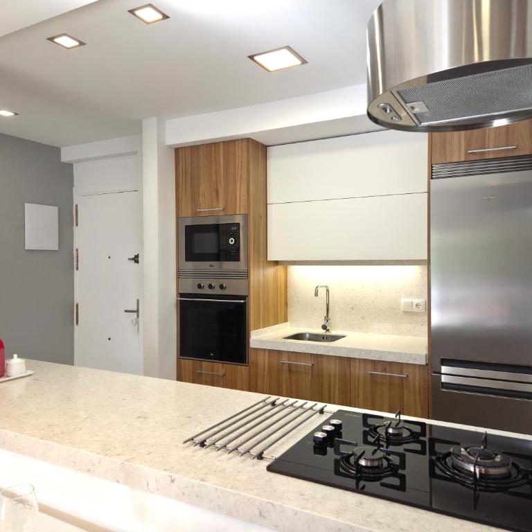Jerez Estación de tren y autobuses VUT-CA-06078 - Two-Bedroom Apartment with Balcony - 2