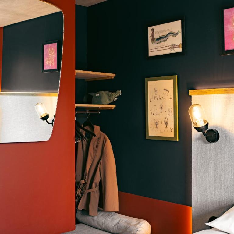 ibis Styles La Rochelle Centre Gare - Chambre Standard avec 1 Lit Double et 2 Lits Simples - 5