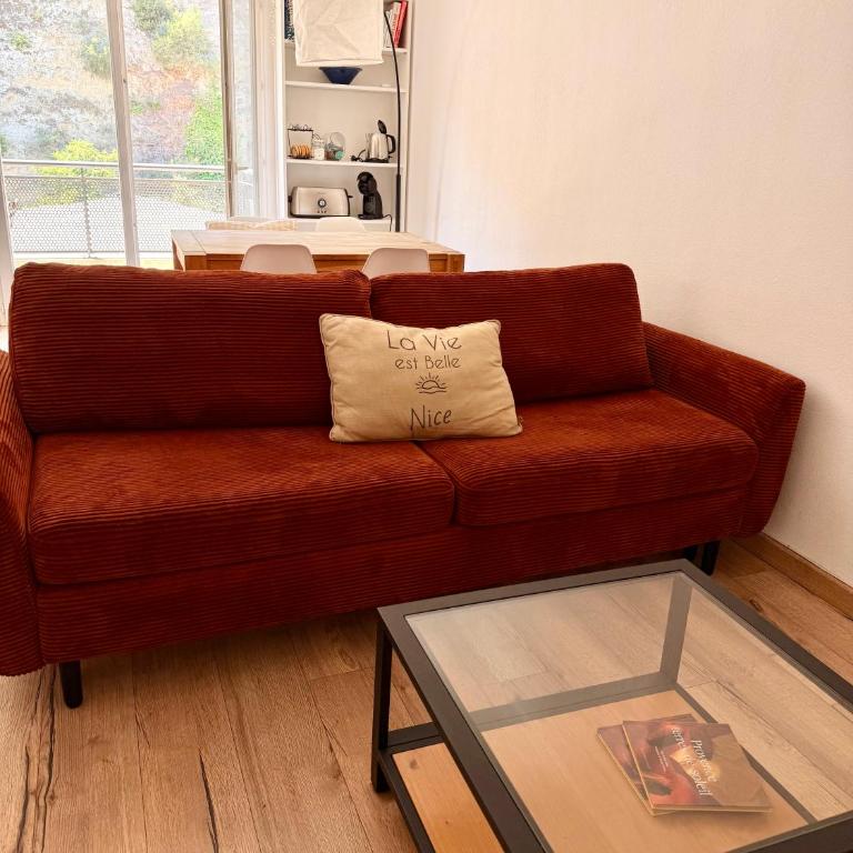 Magnificent renovated apartment, 2 rooms of 45 m2, close tothe sea, top floor, terrace - Appartement 1 Chambre - 8