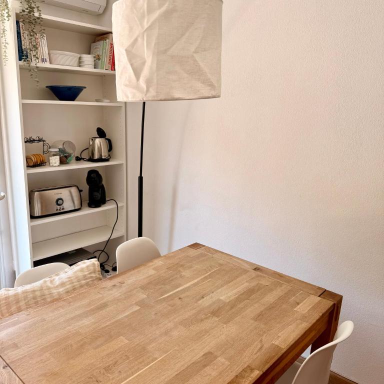 Magnificent renovated apartment, 2 rooms of 45 m2, close tothe sea, top floor, terrace - Appartement 1 Chambre - 13
