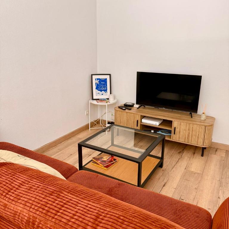 Magnificent renovated apartment, 2 rooms of 45 m2, close tothe sea, top floor, terrace - Appartement 1 Chambre - 12
