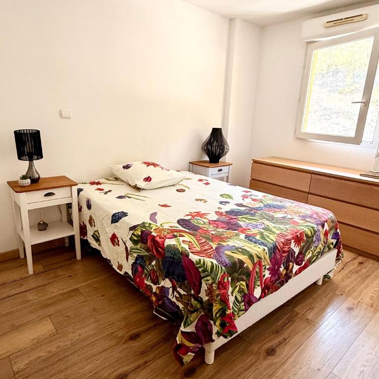 Magnificent renovated apartment, 2 rooms of 45 m2, close tothe sea, top floor, terrace - Appartement 1 Chambre - 10