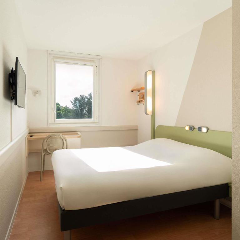 ibis budget Tours Nord - Chambre 2 Lits Simples + 1 Lit Superposé - 2