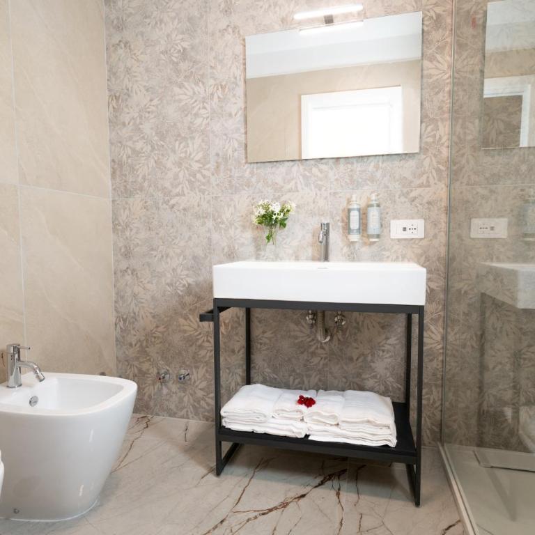 Core Amalfitano Pompeii City Suites - Camera King Superior - 12