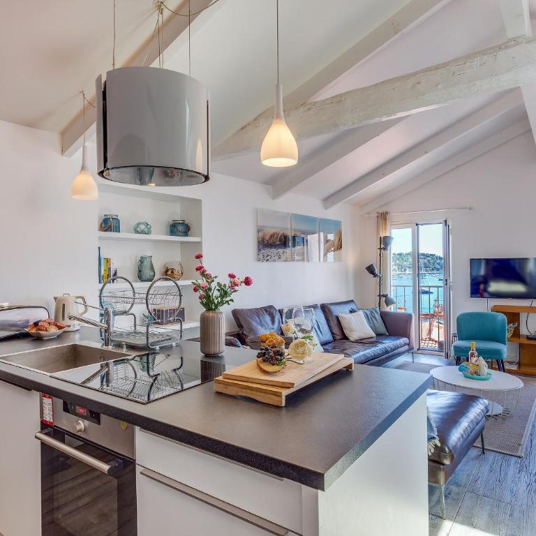 NID DE VILLEFRANCHE AP4512 By Riviera Holiday Homes - Appartement 3 Chambres - 6