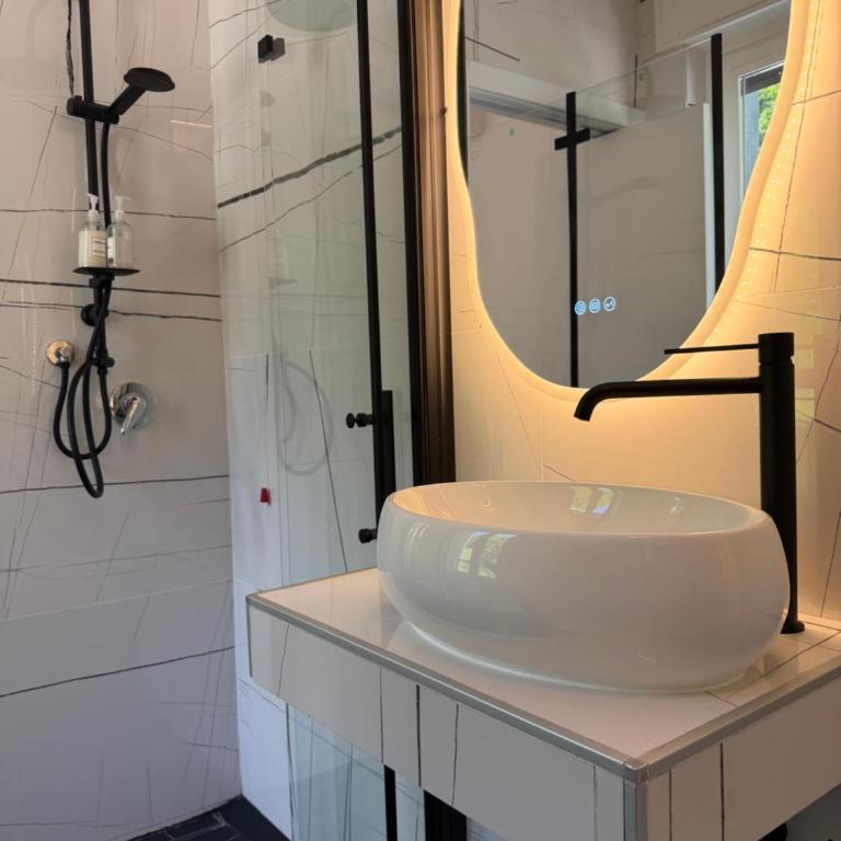 Lecco Rivers Retreat - Five Design Suites - Casa Vacanze - 10