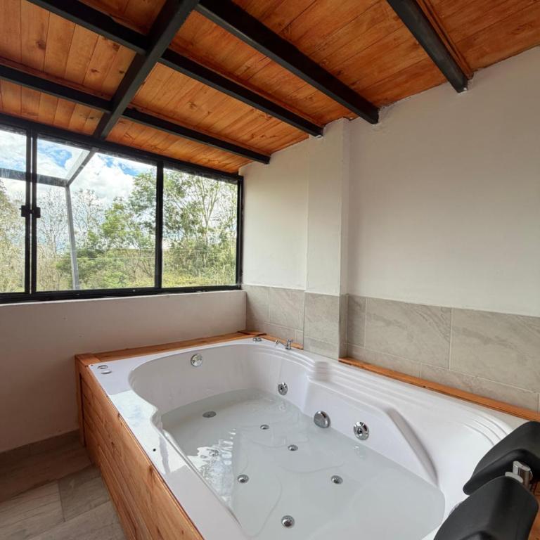 Ecocabañas ByB Cabaña de lujo con jacuzzi y vista a la montaña - Deluxe Suite with Spa Bath - 6