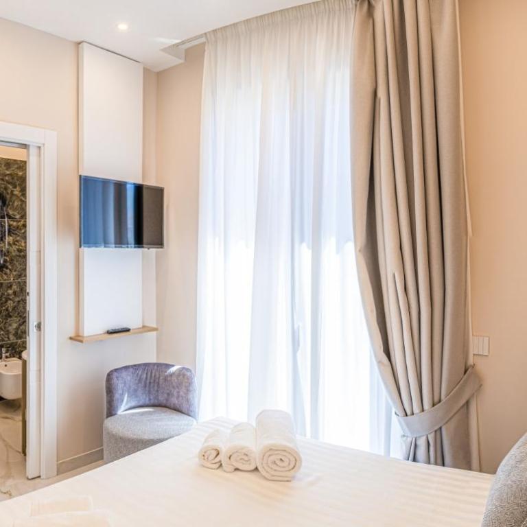 Palazzo Coppola - Exclusive Rooms - Zimmer mit Queensize-Bett und Balkon - 6