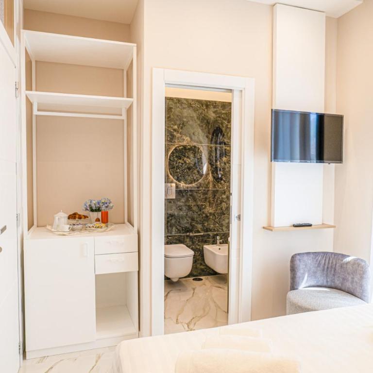 Palazzo Coppola - Exclusive Rooms - Zimmer mit Queensize-Bett und Balkon - 13