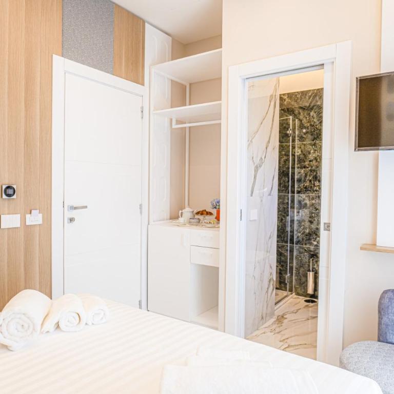Palazzo Coppola - Exclusive Rooms - Zimmer mit Queensize-Bett und Balkon - 16