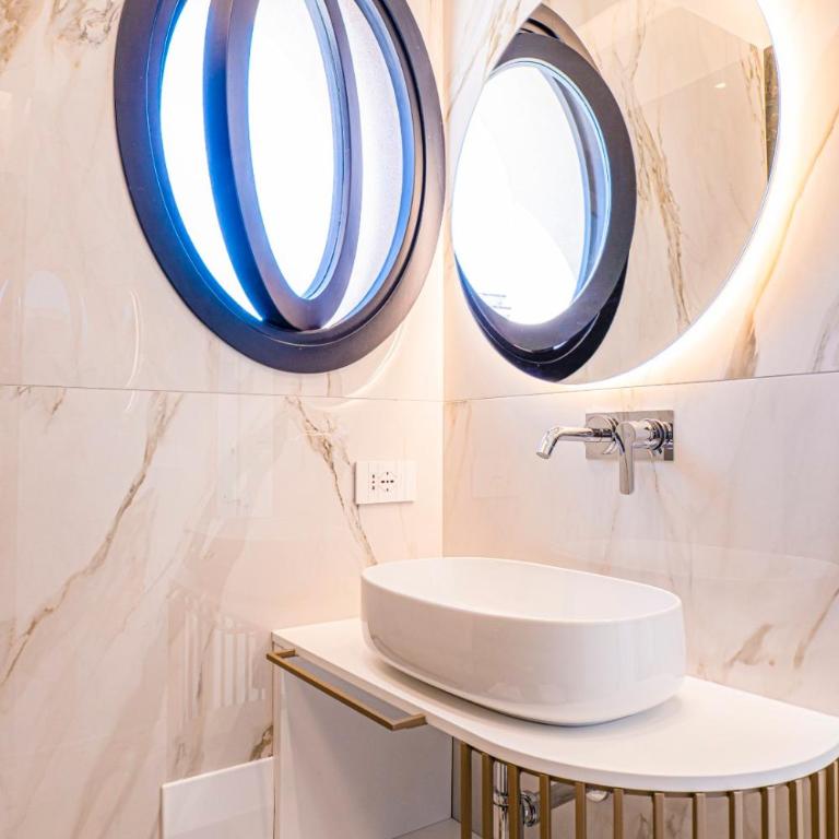 Palazzo Coppola - Exclusive Rooms - Zimmer mit Queensize-Bett und Balkon - 17