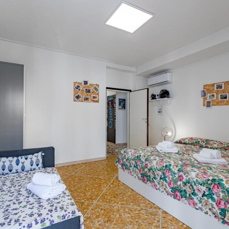 da Paola - Group Getaway - Bright Flat with Balcony WiFi & AC - Private internal Parking for motorbikes and bikes - Appartamento con 3 Camere da Letto - 29