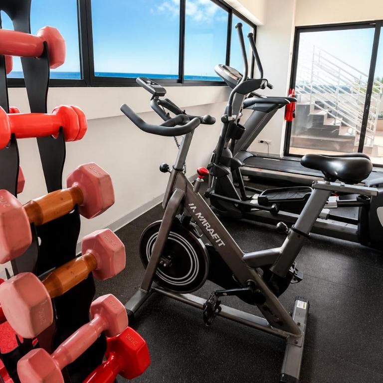 "Oceanfront 3BR, Home Office, Pool, Gym, Sauna, BBQ, Fast Wifi, Play area and Free Parking" - Three-Bedroom Apartment - 22