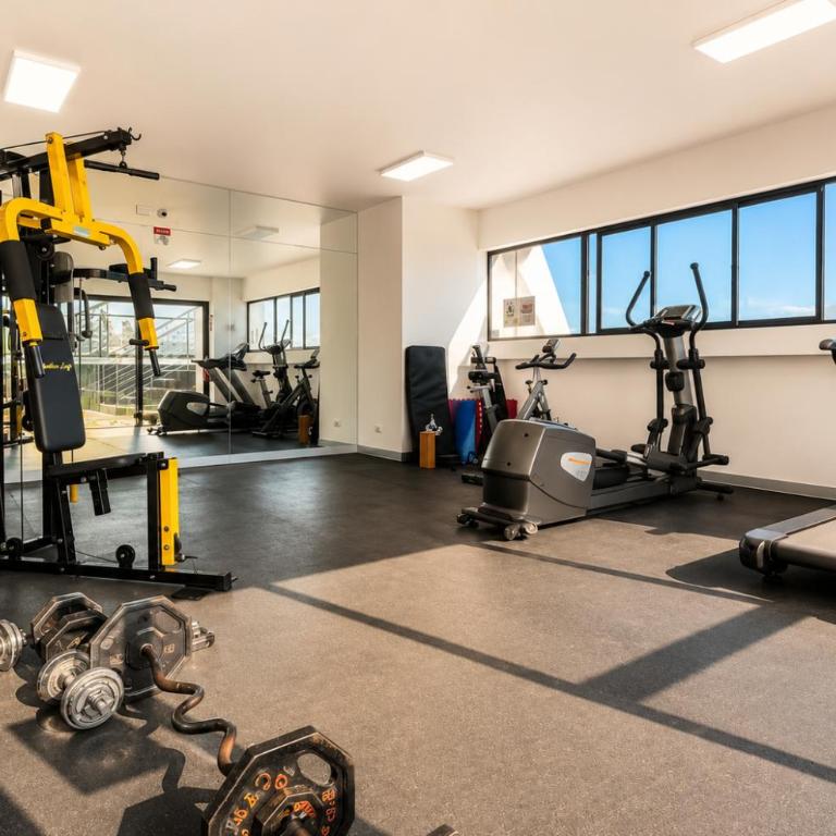 "Oceanfront 3BR, Home Office, Pool, Gym, Sauna, BBQ, Fast Wifi, Play area and Free Parking" - Three-Bedroom Apartment - 23