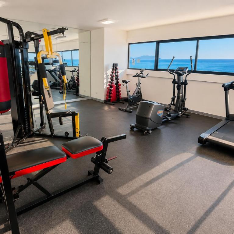 "Oceanfront 3BR, Home Office, Pool, Gym, Sauna, BBQ, Fast Wifi, Play area and Free Parking" - Three-Bedroom Apartment - 24