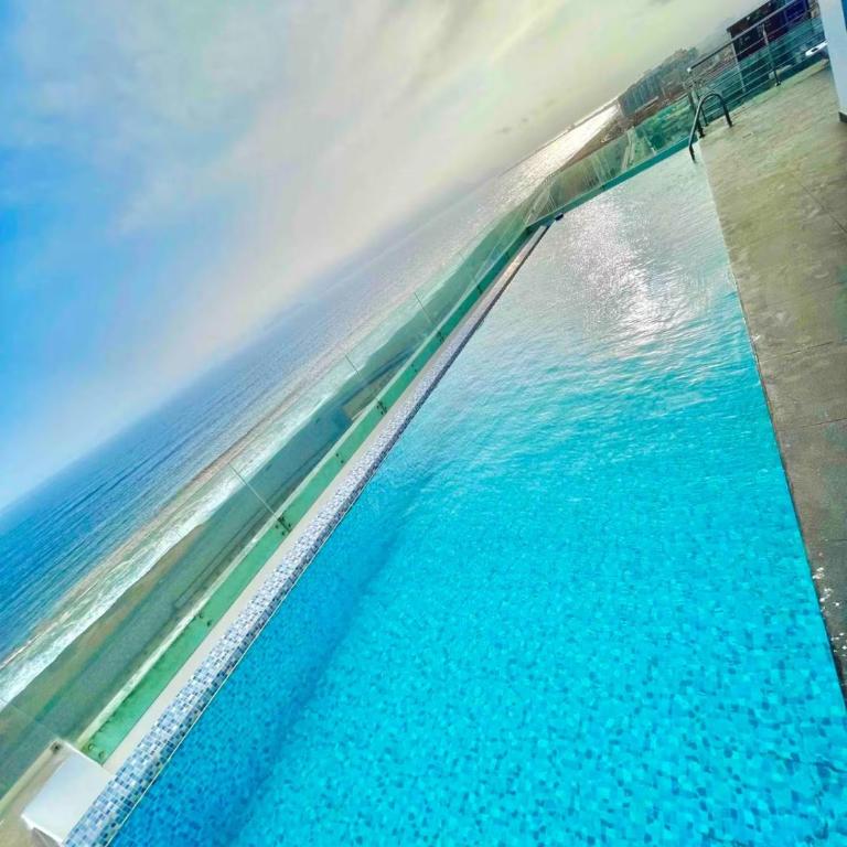 "Oceanfront 3BR, Home Office, Pool, Gym, Sauna, BBQ, Fast Wifi, Play area and Free Parking" - Three-Bedroom Apartment - 2