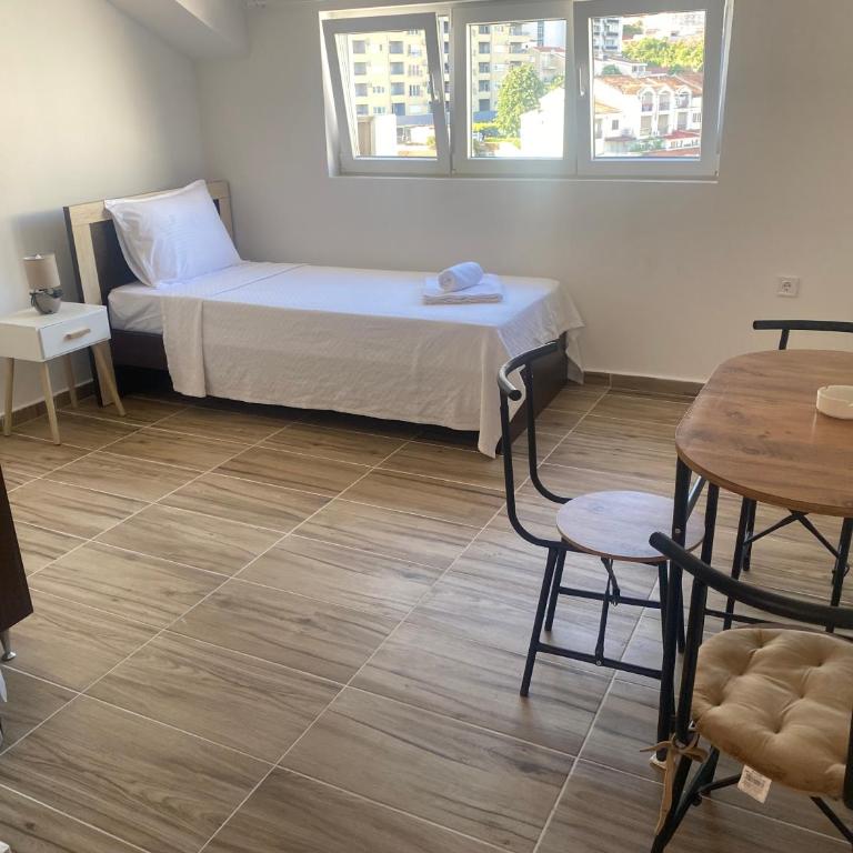 City Suites Budva - Economy Trokrevetna Soba - 4