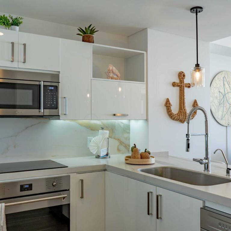 All About The Beach!! 1 bedroom condo at Encantame Towers W503 - Maison de Vacances - 10