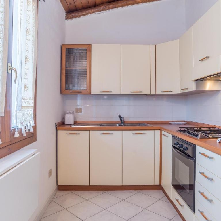 Elegante appartamento centro - Appartamento Deluxe con 2 Camere da Letto e Vista Giardino - 7