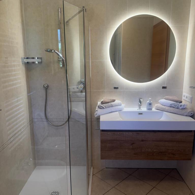 Mountain Flat Luna -Next train station Dobbiaco- - Appartamento Superior con 2 Camere da Letto e Balcone - 22