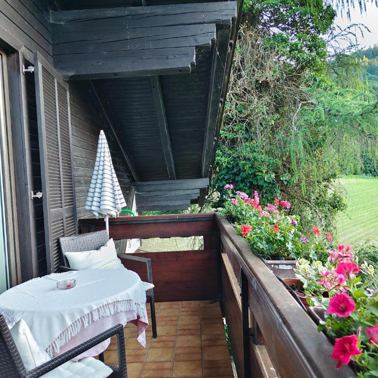Blumenpension Strauss - Ferienwohnungen - Studio mit Balkon - 9