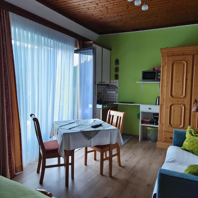 Blumenpension Strauss - Ferienwohnungen - Studio mit Balkon - 12