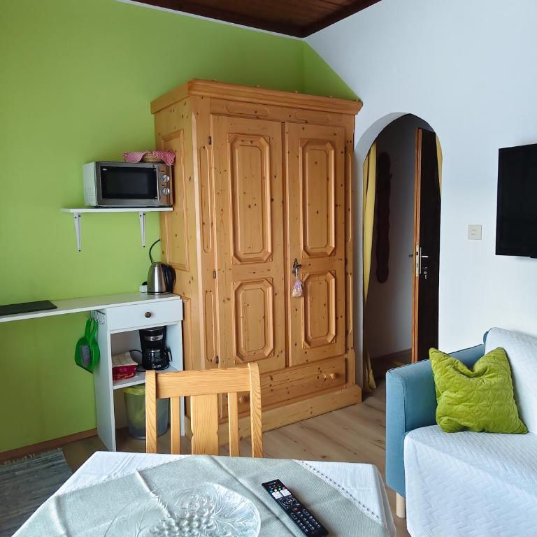 Blumenpension Strauss - Ferienwohnungen - Studio mit Balkon - 13
