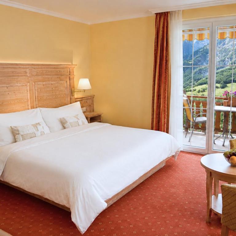 Hotel Restaurant Waldhaus - Superior Doppelzimmer mit Balkon und Bergblick - 9