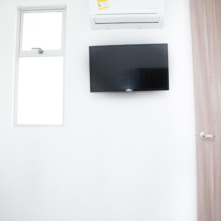 Ginebra central laureles estadio - Three-Bedroom Apartment - 24