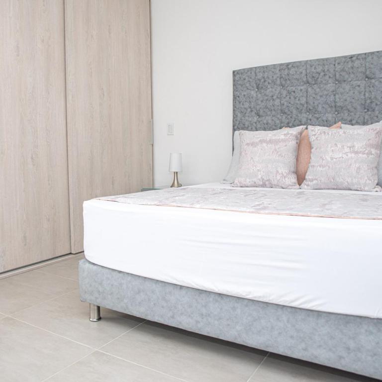 Ginebra central laureles estadio - Three-Bedroom Apartment - 35