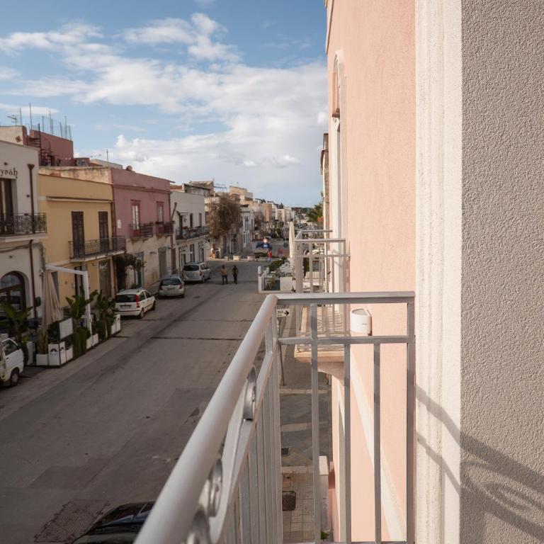 Monnalisa Rooms - Camera Tripla con Balcone - 17