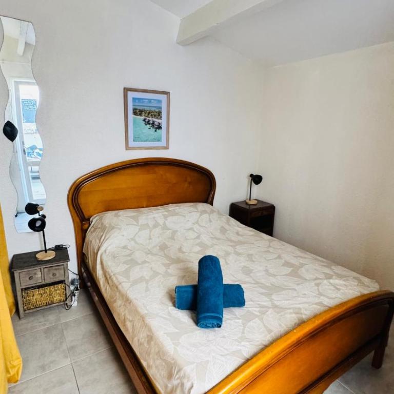 Grand appartement avec terrasse à 50m de la plage - Three-Bedroom Apartment - 8
