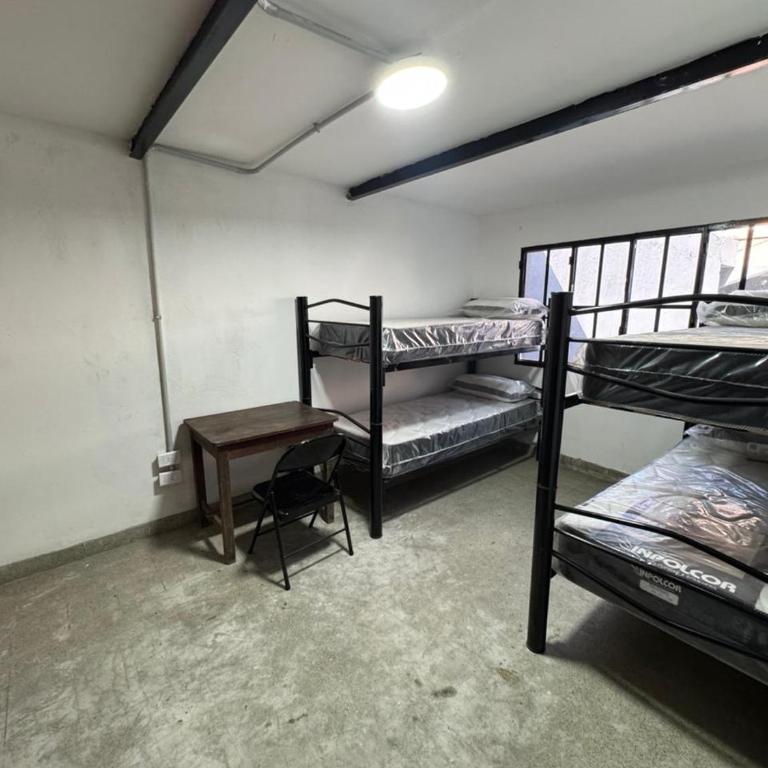 Alojamiento Puesto Uno - Habitación Compartida Femenina - 4