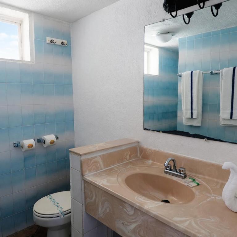 Playa Inn Rocky Point - Queen Room - 2